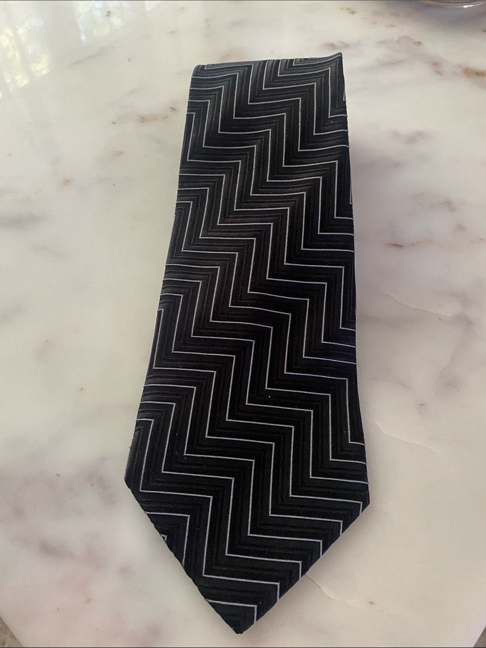 Ermenegildo Zegna Black Chevron Silk Tie for men of class. Made in 🇮🇹
